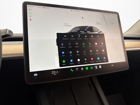 Tesla Model Y 19 of 30