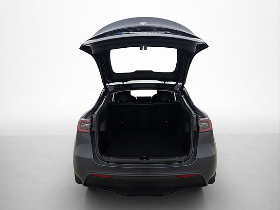 Tesla Model Y 9 of 30