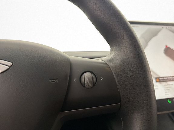 Tesla Model Y 27 of 30