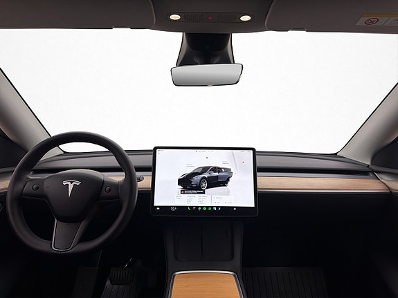 Tesla Model Y 13 of 30
