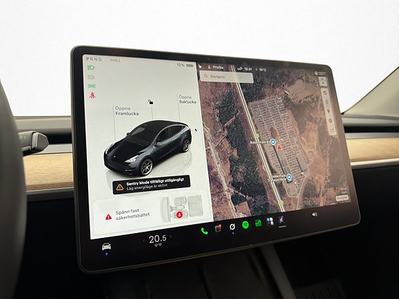 Tesla Model Y 16 of 30