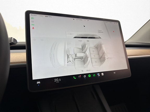 Tesla Model Y 18 of 30