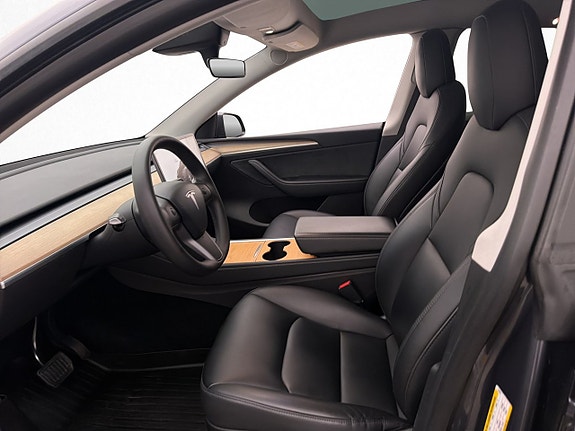 Tesla Model Y 12 of 30