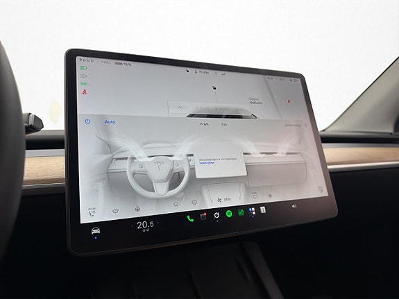 Tesla Model Y 17 of 30