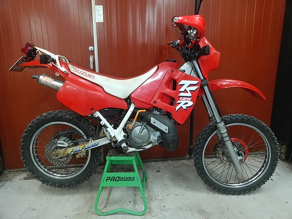 Suzuki TS125 2 of 4