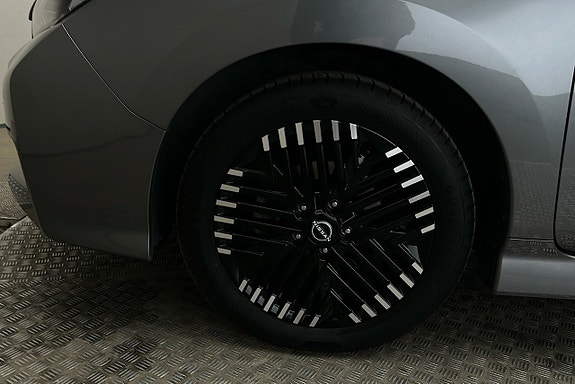 Nissan Leaf 12 of 23