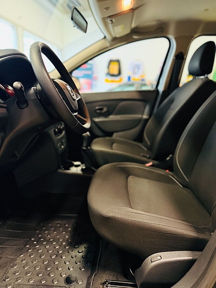 Dacia Sandero 10 of 19