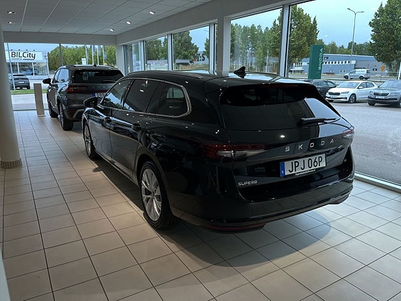 Skoda Superb 2 of 13