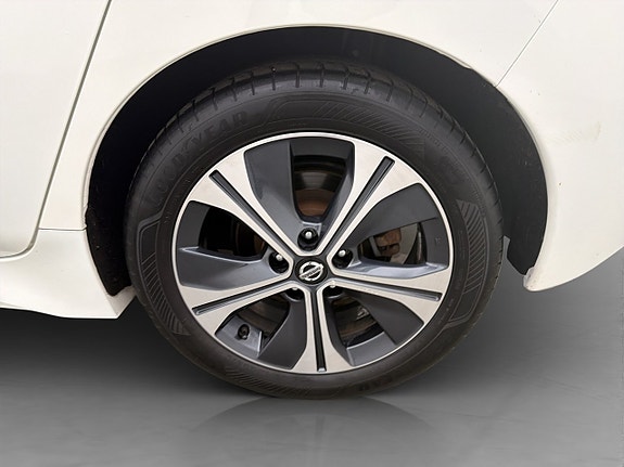 Nissan Leaf 24 of 26