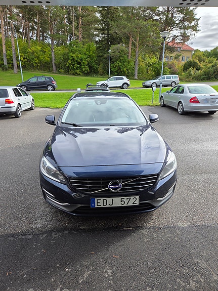 Volvo V60 2 of 6