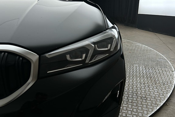 BMW 330e 11 of 23
