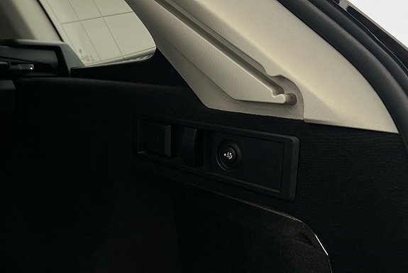 BMW 330e 16 of 23
