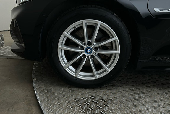 BMW 330e 12 of 23