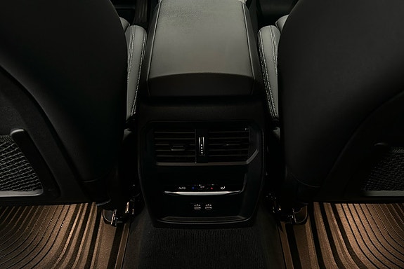 BMW 330e 20 of 23