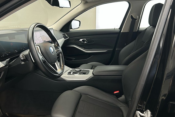 BMW 330e 10 of 23