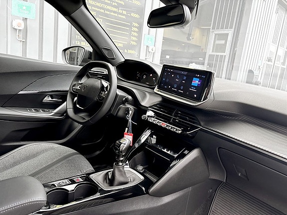 Peugeot 2008 11 of 15
