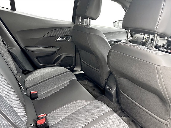 Peugeot 2008 12 of 15