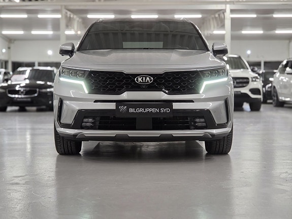 Kia Sorento 2 of 30