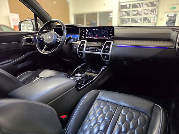 Kia Sorento 12 of 30