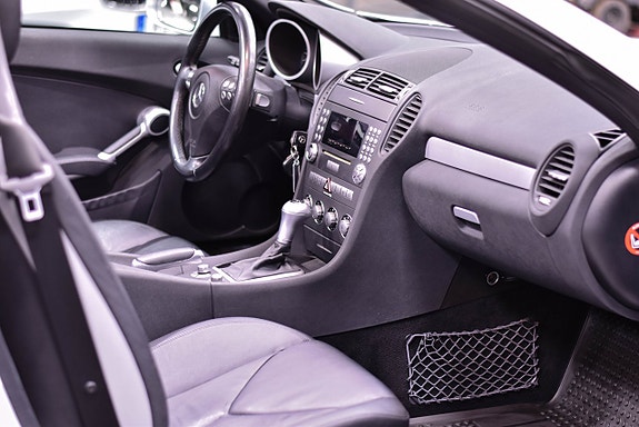 Mercedes-Benz SLK350 12 of 13