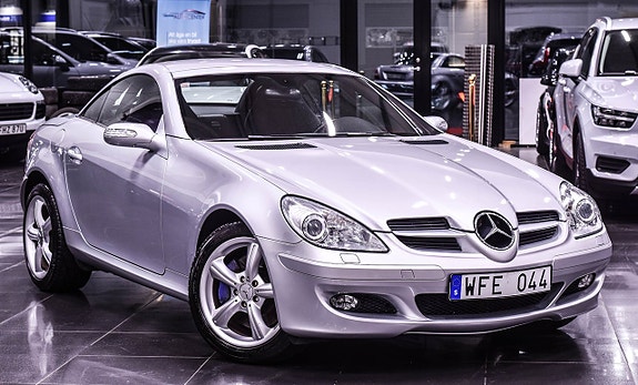 Mercedes-Benz SLK350 2 of 13
