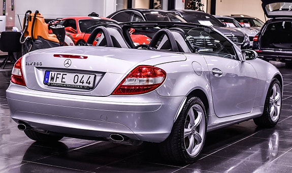 Mercedes-Benz SLK350 8 of 13