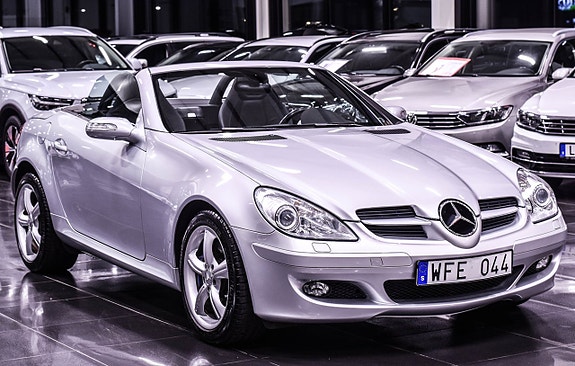 Mercedes-Benz SLK350 7 of 13