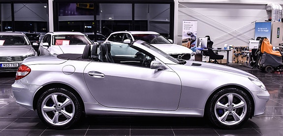 Mercedes-Benz SLK350 4 of 13