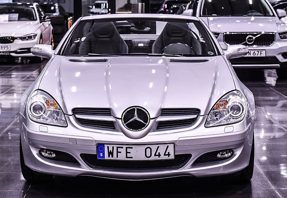 Mercedes-Benz SLK350 5 of 13