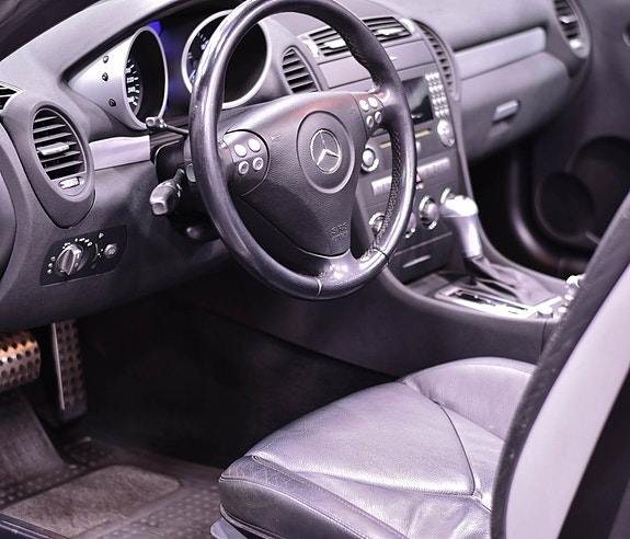 Mercedes-Benz SLK350 11 of 13