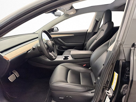 Tesla Model 3 11 of 30