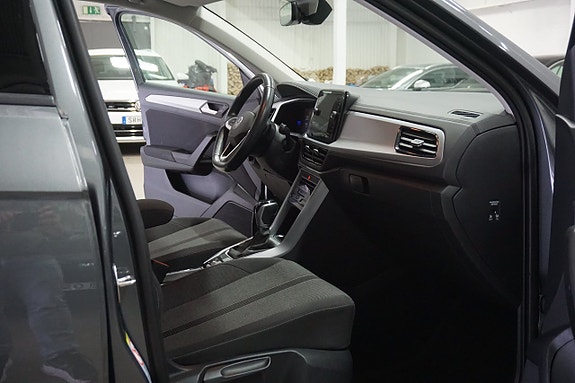 Volkswagen T-Roc 27 of 30