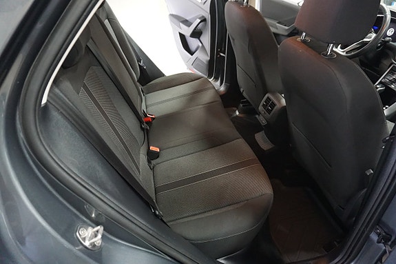 Volkswagen T-Roc 24 of 30