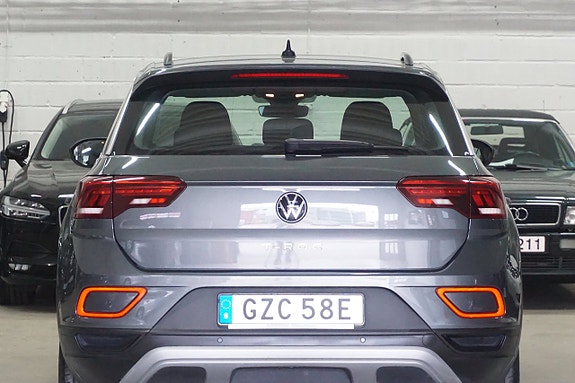 Volkswagen T-Roc 8 of 30