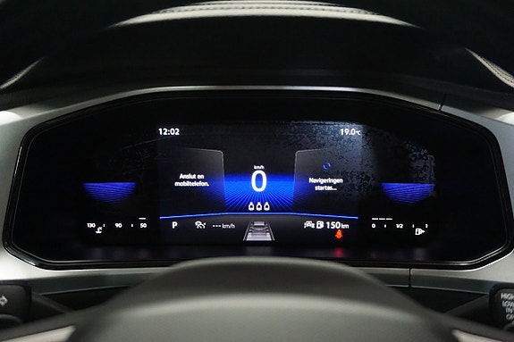 Volkswagen T-Roc 14 of 30