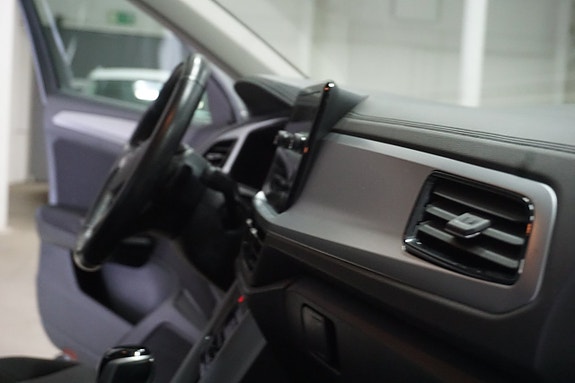 Volkswagen T-Roc 28 of 30