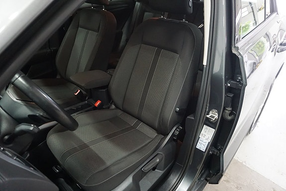 Volkswagen T-Roc 21 of 30