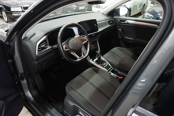 Volkswagen T-Roc 11 of 30