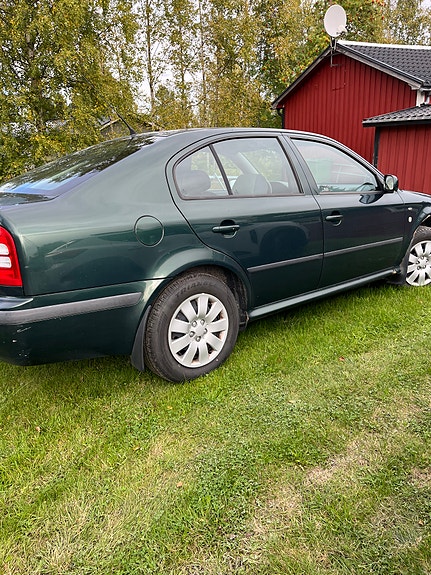 Skoda Octavia 2 of 3