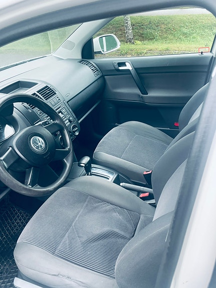 Volkswagen Polo 10 of 15