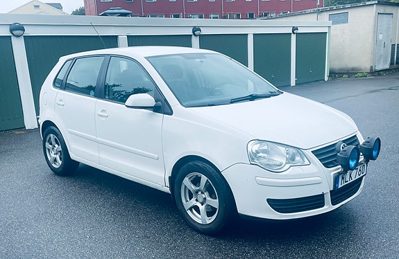 Volkswagen Polo 2 of 15