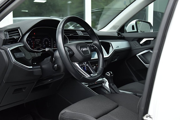 Audi Q3 9 of 26