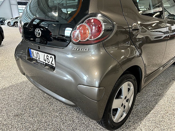 Toyota Aygo 8 of 19