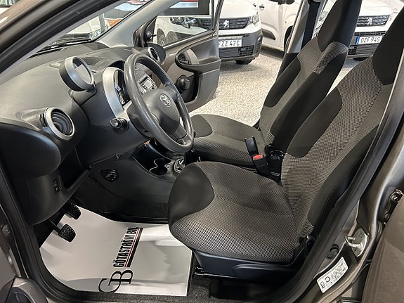 Toyota Aygo 12 of 19