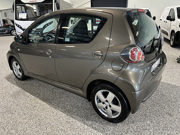 Toyota Aygo 2 of 19