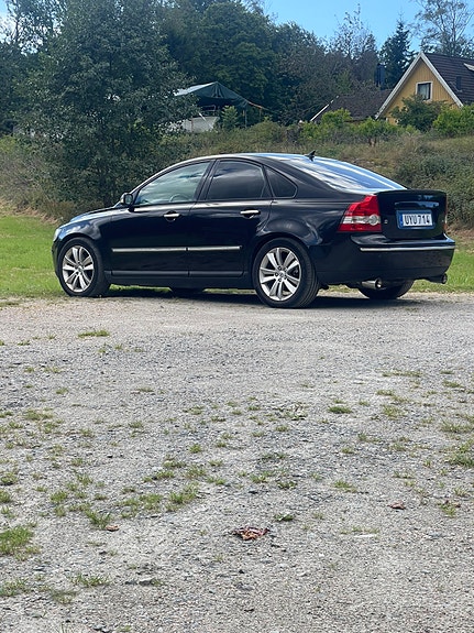 Volvo S40 2 of 5