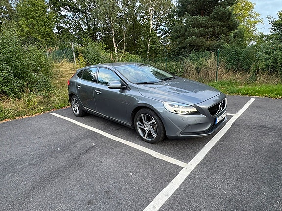 Volvo V40 2 of 4
