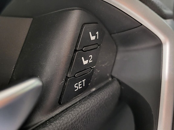 Toyota RAV4 8 of 15