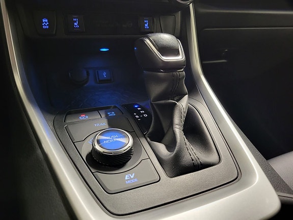 Toyota RAV4 12 of 15