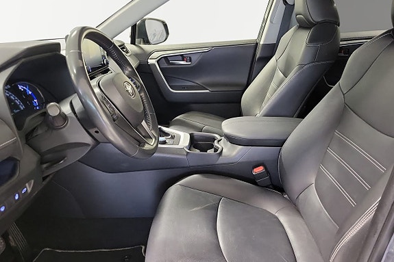 Toyota RAV4 7 of 15
